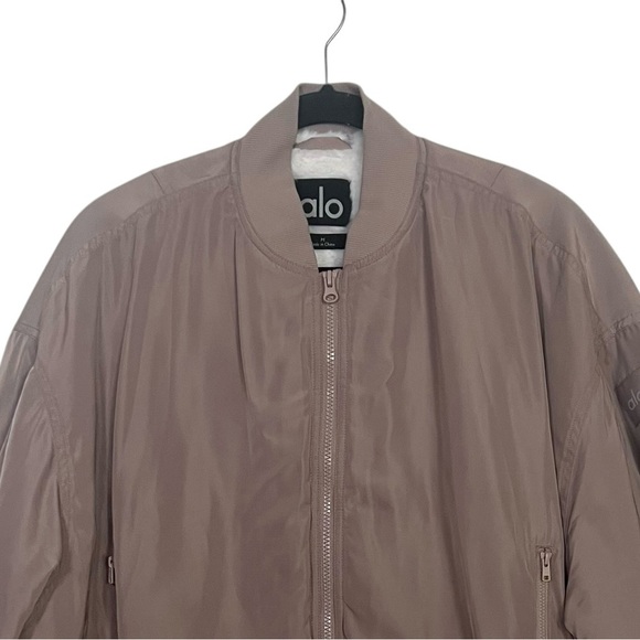 Alo Yoga Tan Taupe Ivory Faux Fur Lined Urbanite Bomber Jacket Medium - Picture 3 of 15